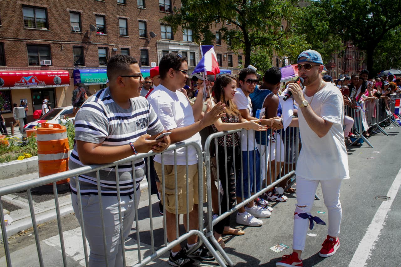 La música, la alegría y el orgullo dominicano fueron los protagonistas del vigésimo séptimo Desfile Dominicano en el Bronx.