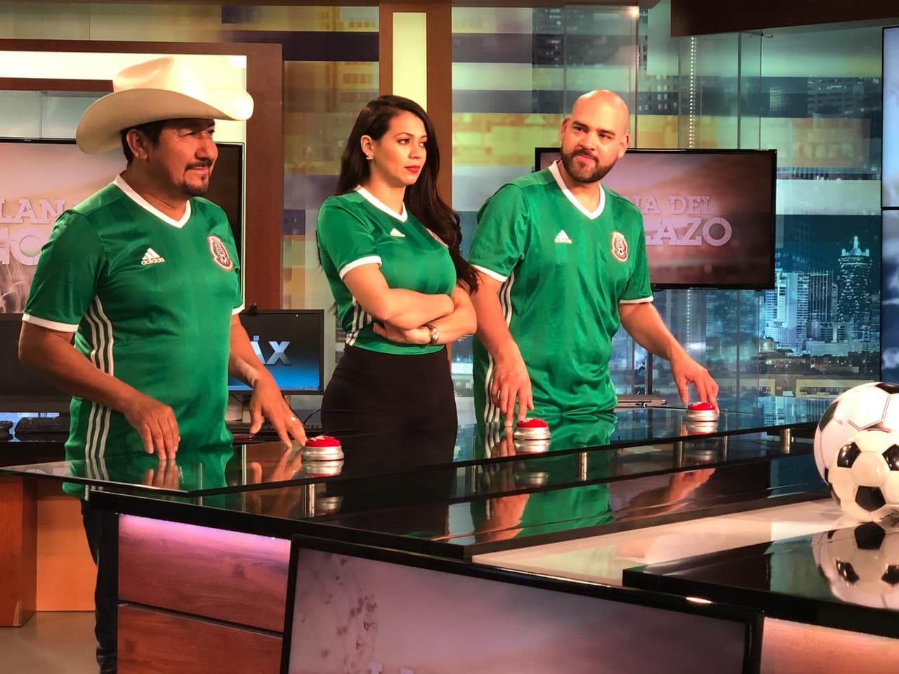 Y para averigüar qué traen entre manos, nos fuimos detrás de cámaras durante la grabación del comercial de
<b>'La lana del Golazo'</b>.