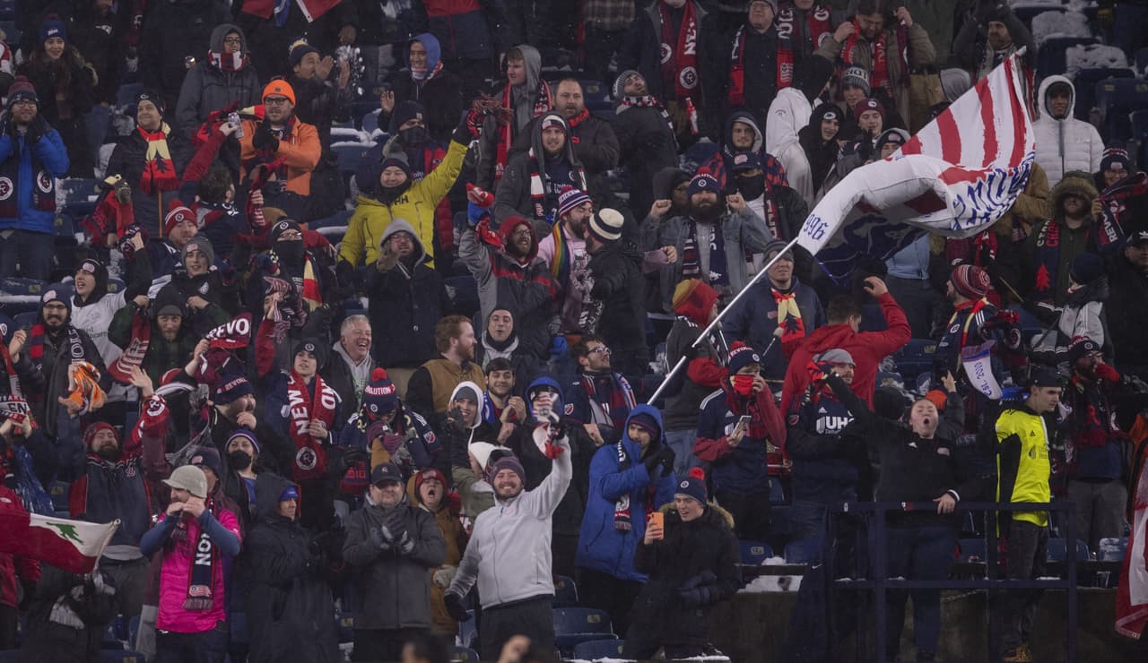 New England Revolution fue muy superior a los Pumas y se impuso gracias a un doblete de Adam Buksa y otro tanto de Sebastian Lletget.