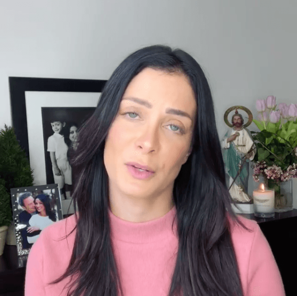 Dayanara Torres está pasando por otro duro momento en su vida, pues además de que se encuentra en medio del tratamiento contra el cáncer de piel que padece, la revista People en español reveló que Louis D’Esposito terminó su relación con ella.
<br>