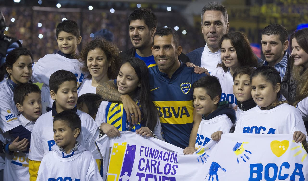 Tevez es presentado con Boca Juniors ante 50 mil personas