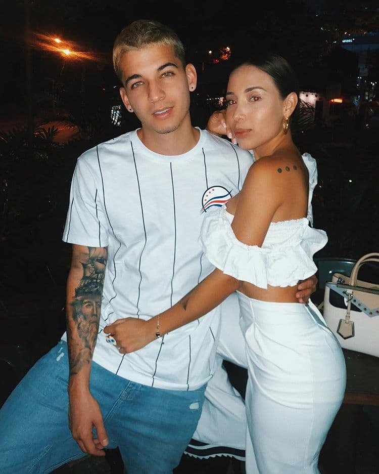 "'Lu' y yo nos conocíamos antes del programa, pero el programa nos dio la oportunidad de conocernos más, de vivir momentos muy lindos, de viajar por Colombia y vivir momentos muy lindos que después los empezamos a compartir fuera del programa, y pues nada, aquí estamos y estamos muy contentos", reveló Legarda en entrevista con
<a href="https://www.canalrcn.com/super-like/gente/articulo-nota/la-historia-de-amor-de-luisa-fernanda-w-y-legarda-en-masterchef-celebrity-3988">RCN</a>.
<br>