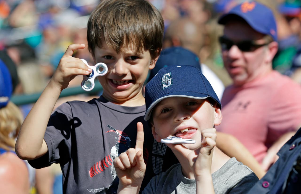 Emiten nuevas recomendaciones de seguridad sobre el uso de los fidget spinners
