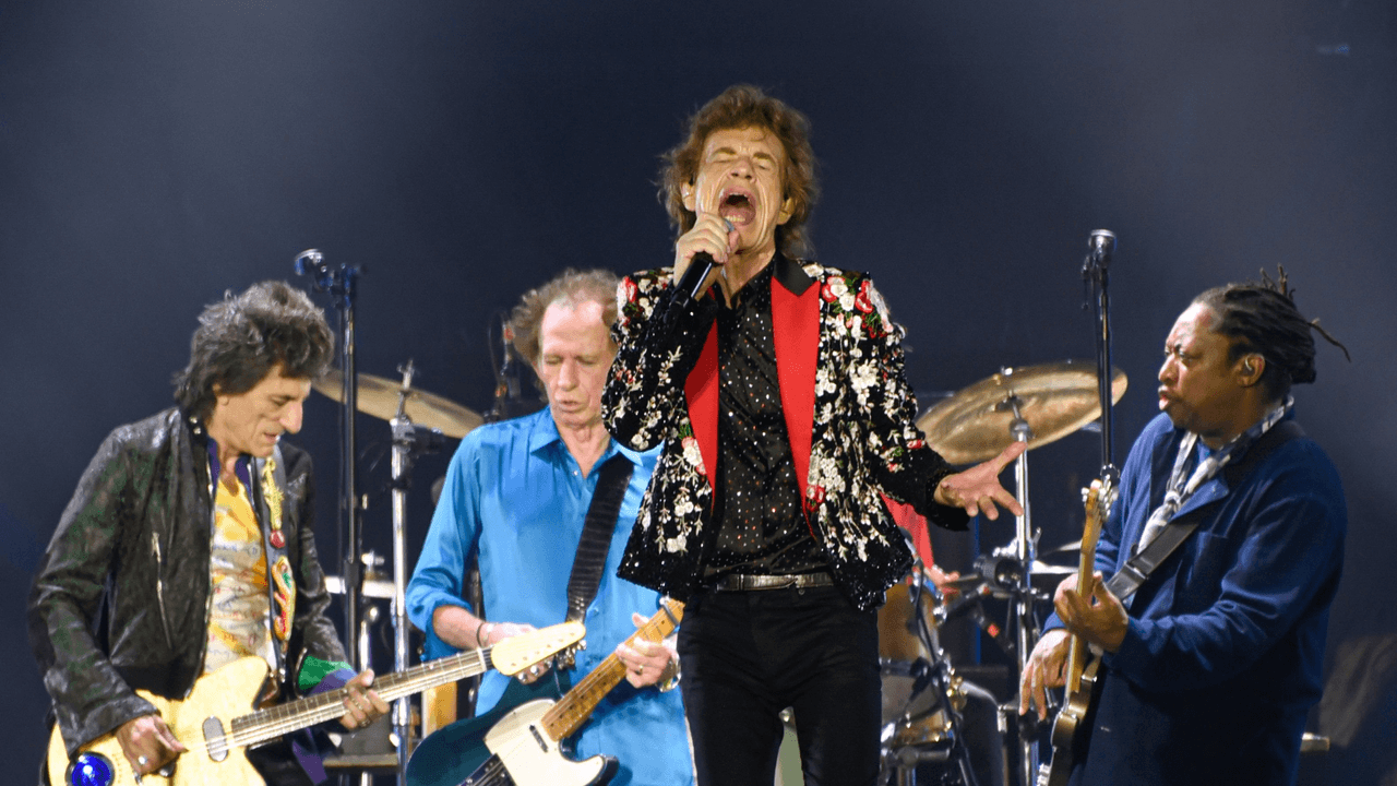 En 1994, Hard Rock alcanzó mayor presencia en el mundo de la música e inauguró el primer recinto de conciertos en vivo en la Ciudad de México, el Hard Rock Live. A la fecha estos recintos han presentado a los artistas más importantes del mundo.