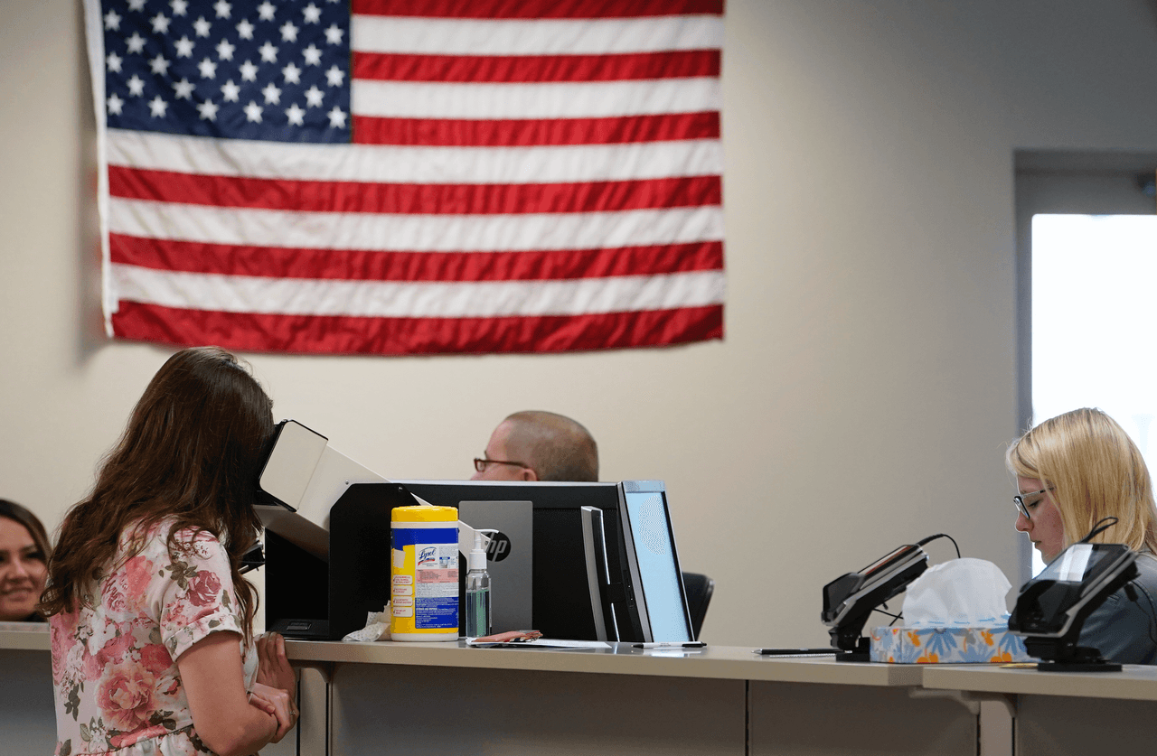 “Tú no tienes derecho”: Hispana denuncia que le negaron la licencia de manejo por hablar español