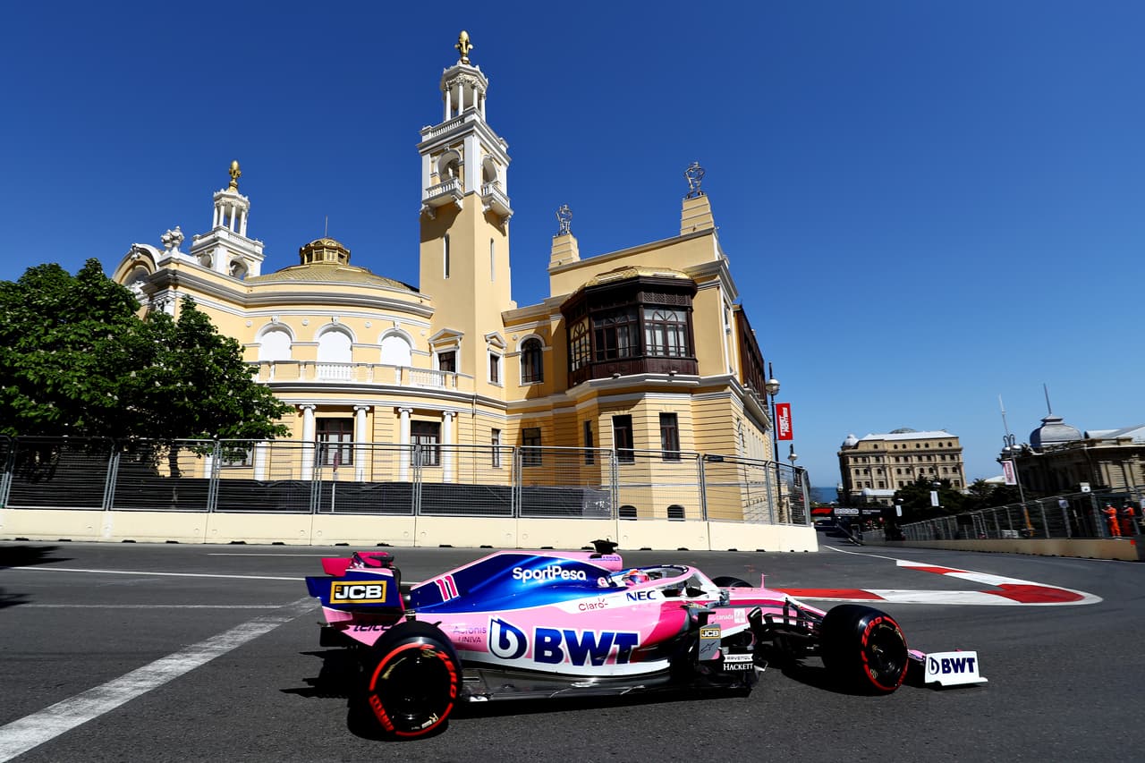Este sábado se registró una sesión de clasificación accidentada con los choques en la misma curva de Robert Kubica y Charles Leclerc (favorito a la Pole). Al final, los Mercedes lograron el 1-2 con Valtteri Bottas primero y Lewis Hamilton segundo, Sebastian Vettel (Ferrari) tercero, Max Verstappen (Red Bull) cuarto y Sergio 'Checo' Pérez (Racing Point) quinto.
