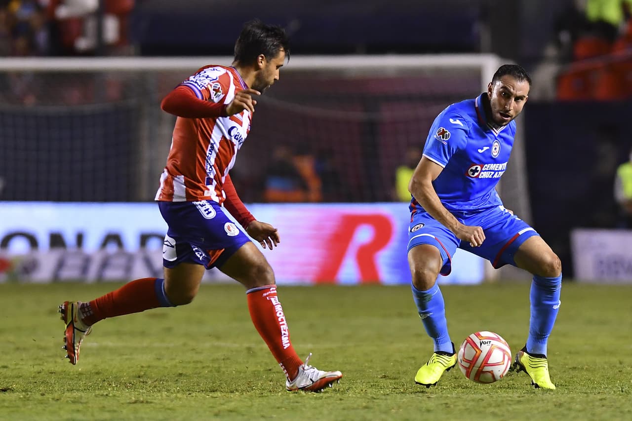 Sebastián Jurado se convirtió en héroe de un Cruz Azul que también vio como Santi Giménez y Alejandro Mayorga se fueron lesionados y ahora son grandes dudas para el fin de semana. San Luis se cansó de fallar.