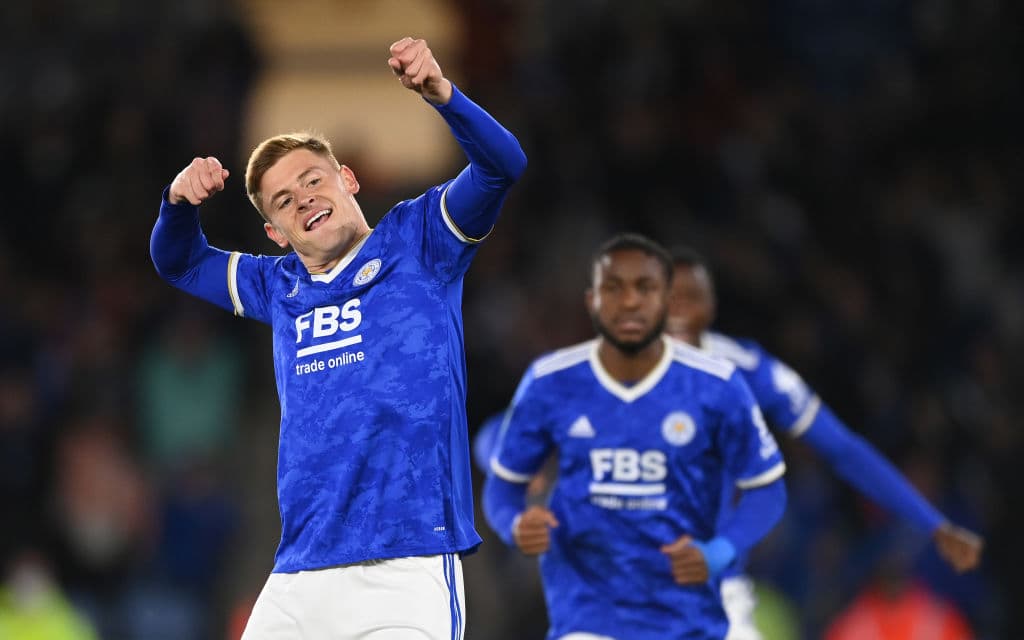 Leicester City consigue su clasificación a cuartos de final de la Carabao Cup tras derrotar, en tanda de penales a Brighton and Hove Albion (4-2). En tiempo regular, Barnes y Lookman anotaron para los 'Foxes', mientras que para los 'Seagulls' fueron Webster y Mwepu.