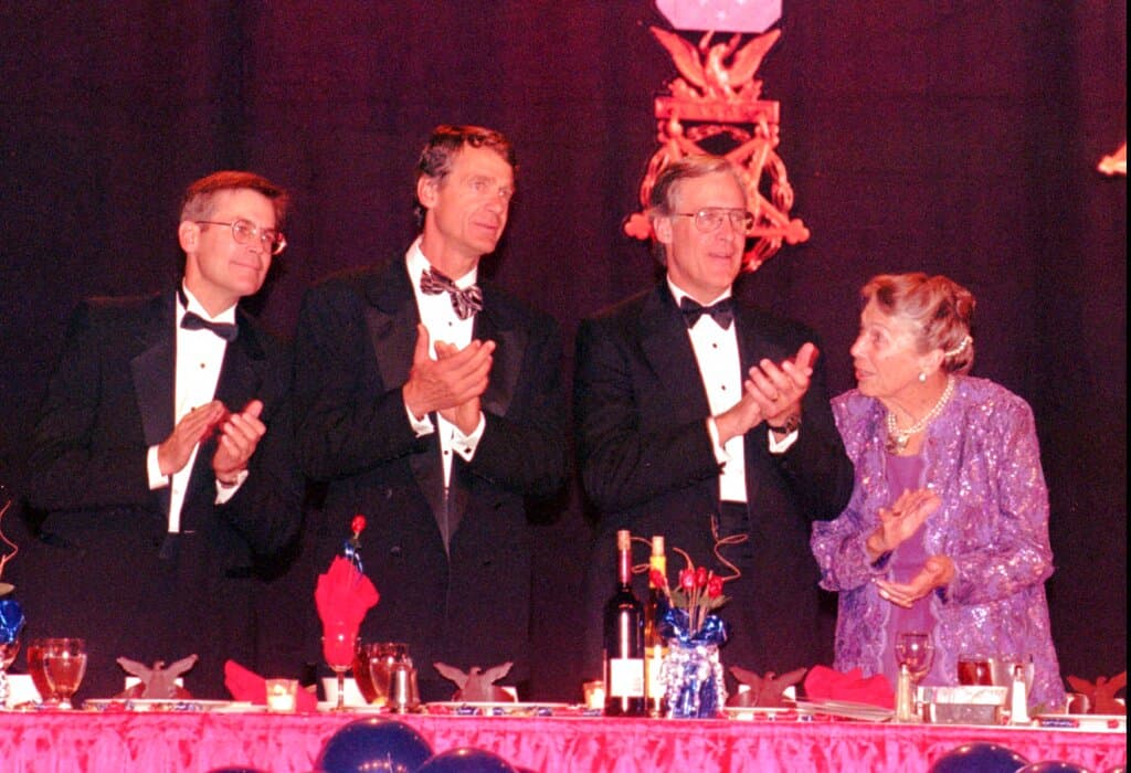 Estas son las 10 familias más ricas del mundo en 2025, según Bloomberg. ¿A cuánto ascienden sus fortunas y de dónde viene su poder económico?