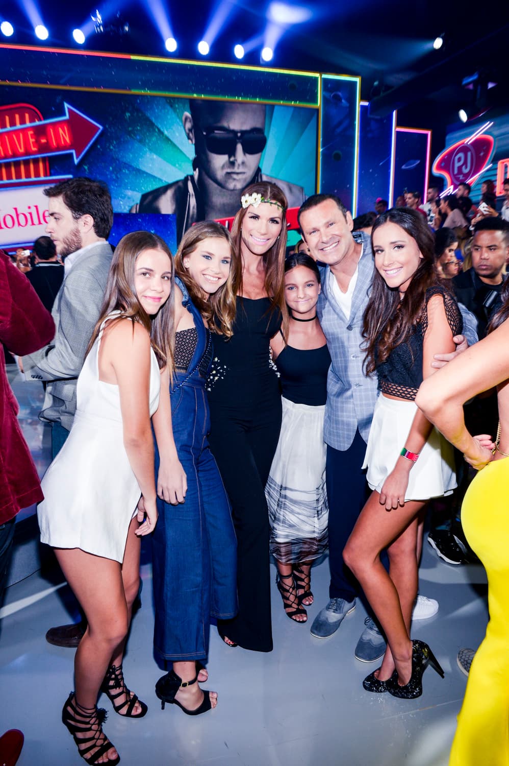 La parejita con su familia.