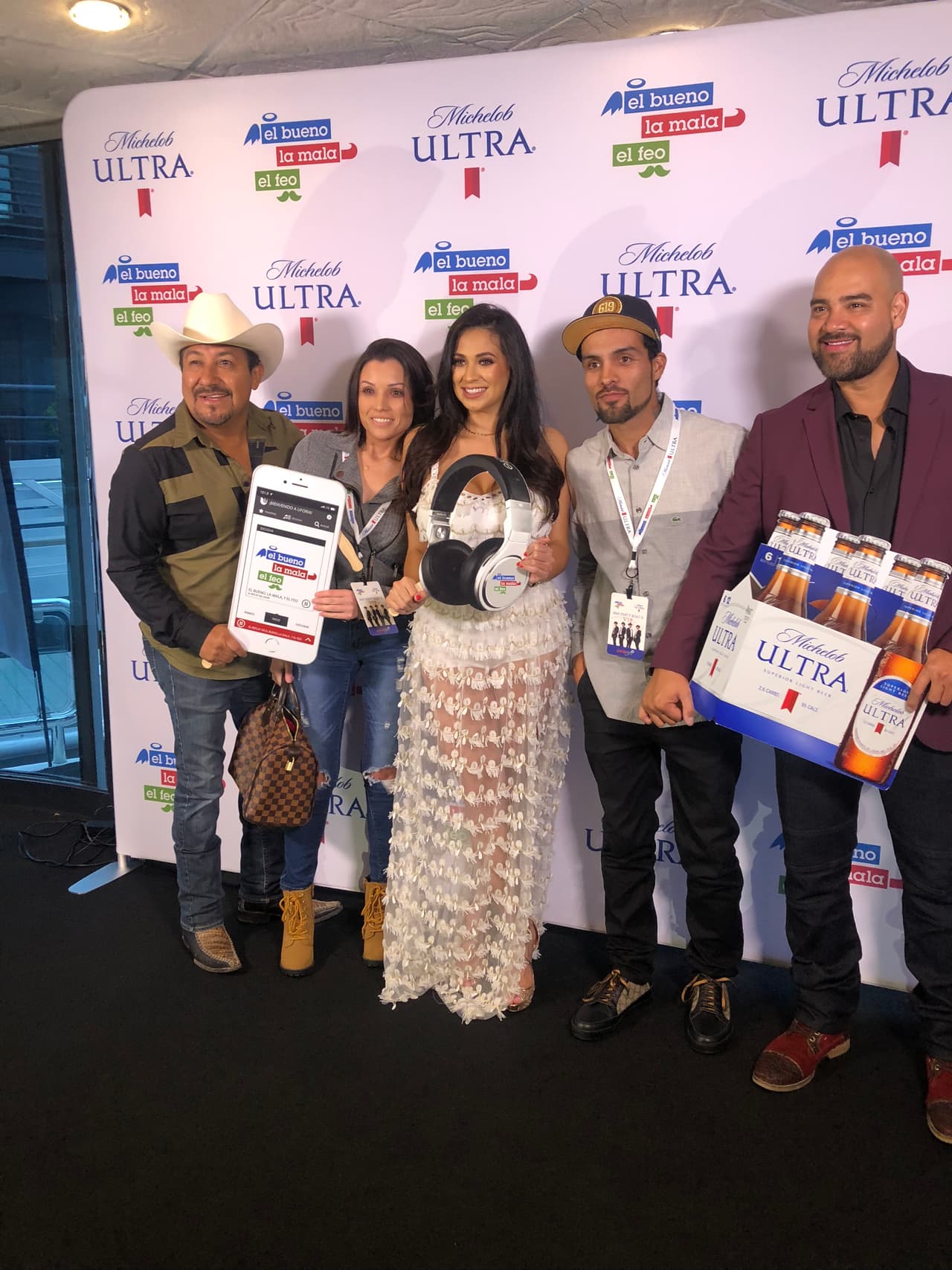 Varios de sus radioescuchas aprovecharon el tenerlos tan cerquita para recordar la ocasión.