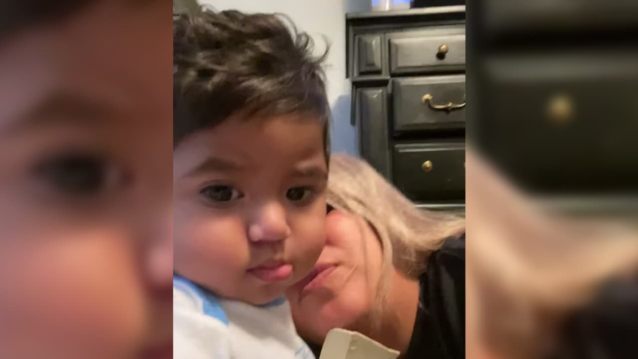 Aunque se había cumplido el deseo de la familia de que bebé Nick estuviera en casa,
<a href="https://www.univision.com/local/houston-kxln/el-corazon-del-bebe-poquito-a-poquito-se-apago-doctor-habla-sobre-las-ultimas-horas-de-nick">el corazón poco a poco fue dejando de latir. </a>