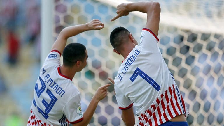 <b>Almirón y Cardozo</b>
<br>Los jugadores paraguayos, Óscar Cardoso y Miguel Almirón, celebraron en 2016 un gol contra su similar de Catar con la conocida ‘fusión’ de la serie japonesa.