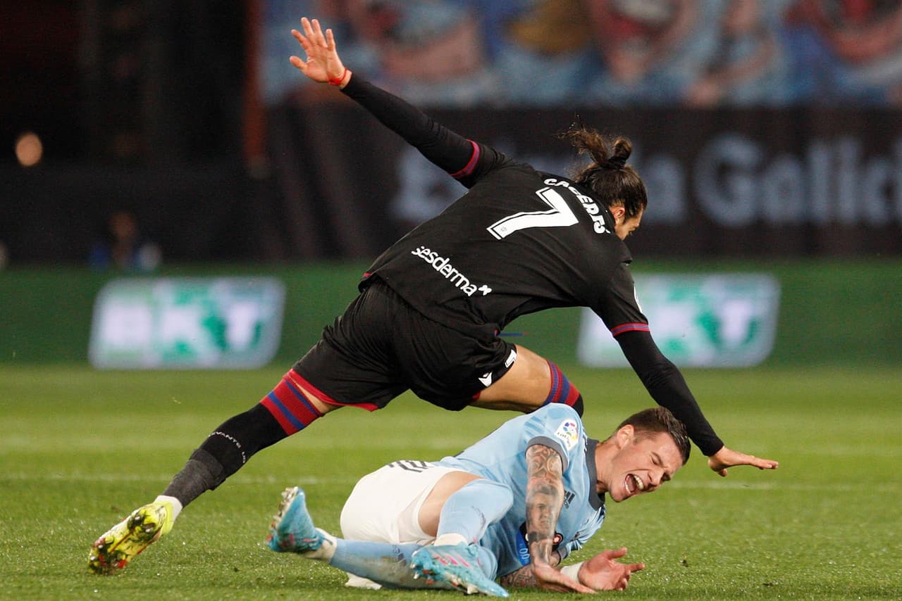 Celta de Vigo empata con Levante 1-1 con anotacion de Franco Cervi al minuto 67’ y de Roger Marti al 82', durante la J25 de La Liga; el mexicano Orbelín Pineda hizo su debut al ingresar como cambio por su compatriota Nestor Araujo al minuto 63’ del encuentro.