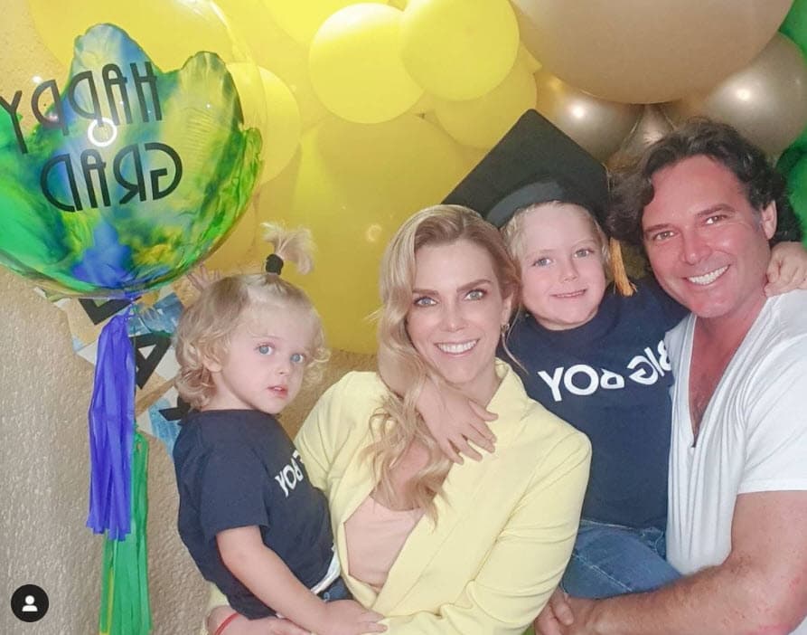 "Le vi en los ojos que sabía lo que le iba a decir. Le dije que su papá siempre vivirá con él, siempre: 'Sí, estoy triste' y me dijo que
<b>su papá estuvo muy poco tiempo aquí</b>".
<br>