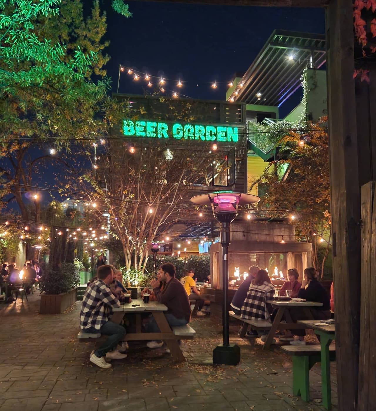 <b><a href="https://www.eventbrite.com/e/5th-annual-big-frosty-beer-festival-tickets-238914859777?aff=ebdssbdestsearch" target="_blank">5th Annual Frosty Beer Festival (5 de febrero)</a></b>: Las cervecerías locales, regionales y nacionales se reunirán en Raleigh Beer Garden para una tarde de muestras de más de 75 opciones de cerveza y sidra, música en vivo y comida.