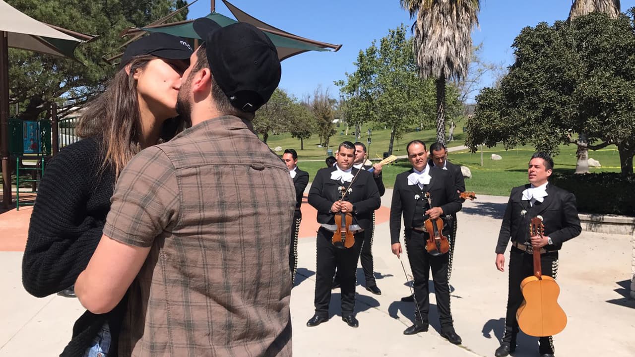 Alejandra Espinoza recibió el mejor regalo de cumpleaños del amor de su vida