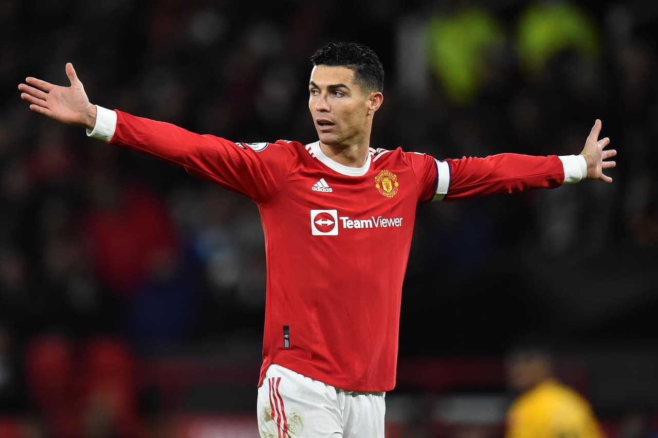 Wolverhampton le pega al Manchester United 1-0 con gol de Joao Moutinho al minuto 82' del encuentro. Cristiano Ronaldo había convertido pero se anuló la anotación por ser fuera de lugar. El mexicano Raúl Jiménez fue titular durante el encuentro.