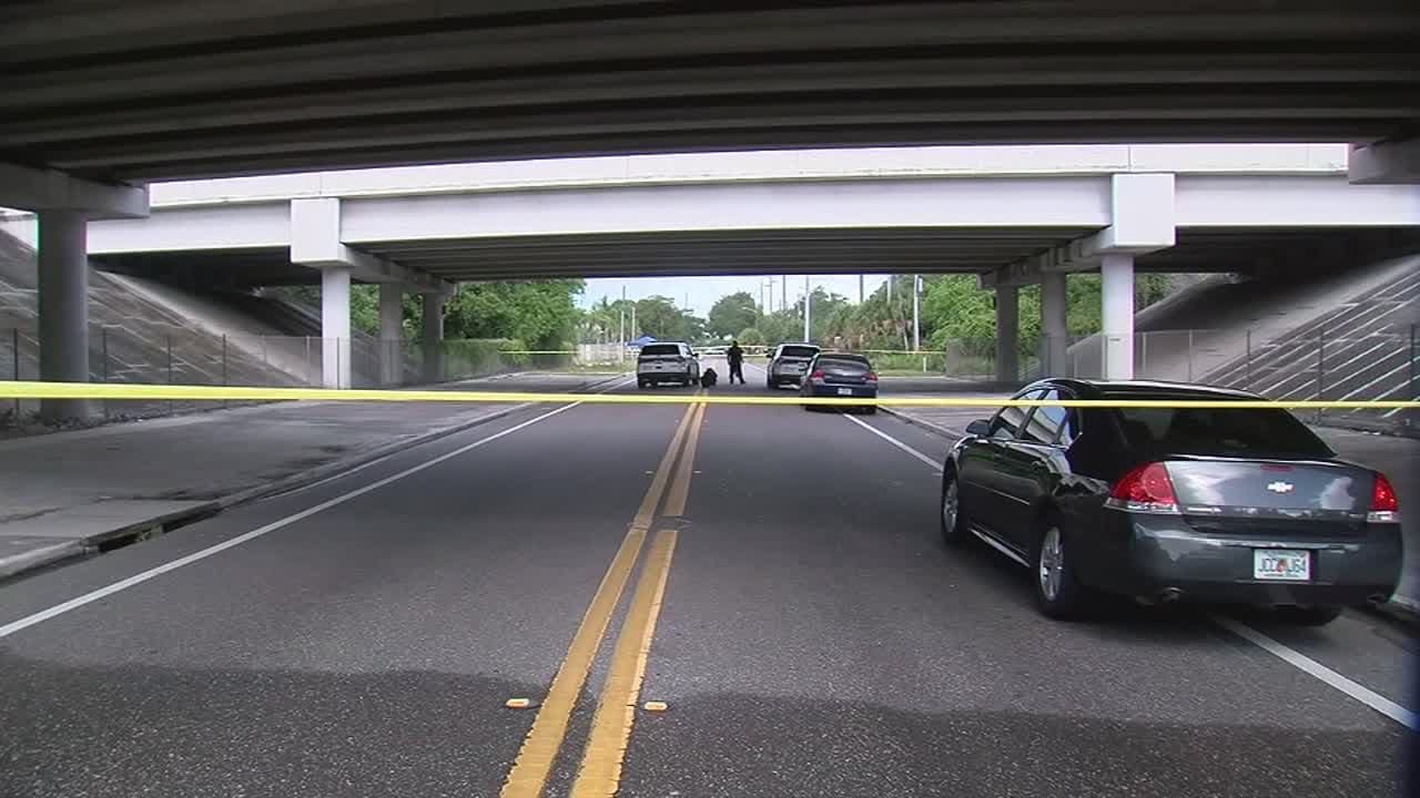 Mujer de Florida encuentra una cabeza humana a un lado de la carretera mientras hace ejercicio