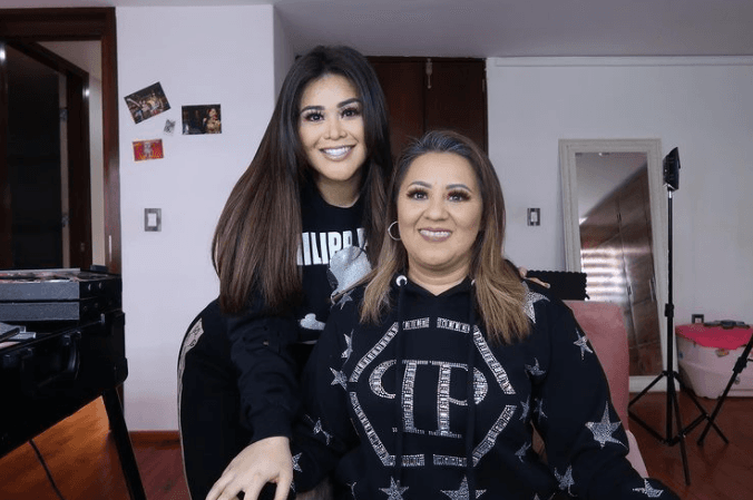 En su perfil comparte bailes, su día a día, recetas de cocina, frases motivadoras y hasta sus secretos para lucir muy guapa.