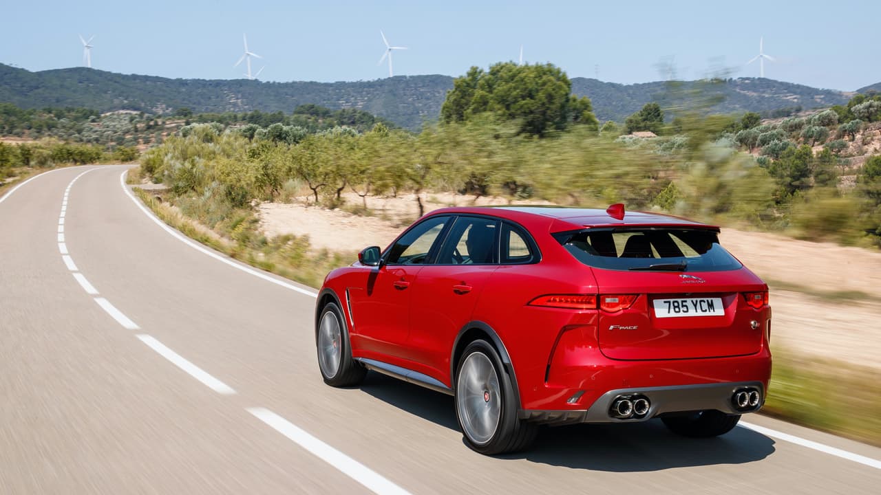Obviamente, la Jaguar F-Pace SVR no es un vehículo para todo el mundo. Es costosa, muy potente y con un consumo combinado de apenas 24 millas por galón, sumamente sedienta, pero para quienes la puedas disfrutar y apreciar se trata de uno de esos modelos que dejan una huella indeleble, y para Jaguar es una cuestión de prestigio.