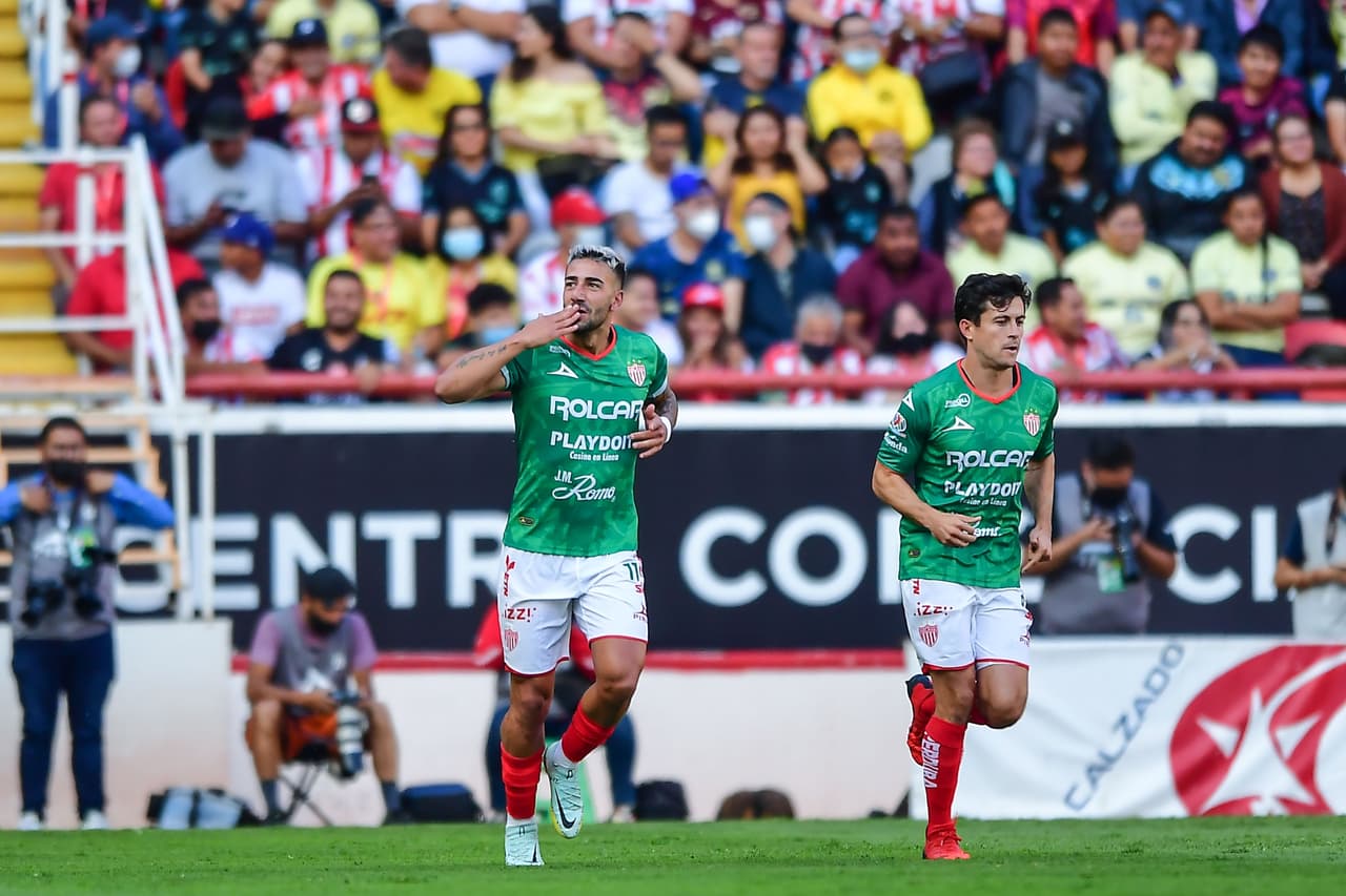 Los locales sorprendían y se iban al frente.