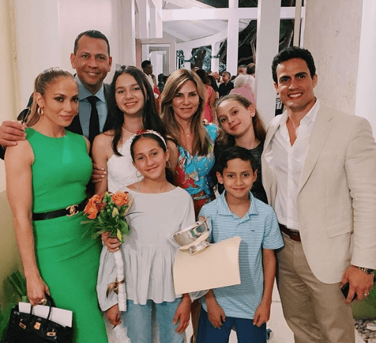 Aunque no tan frecuentes, hubo fotos que el mismo Rodríguez publicó junto a su Jennifer López y su exmujer.