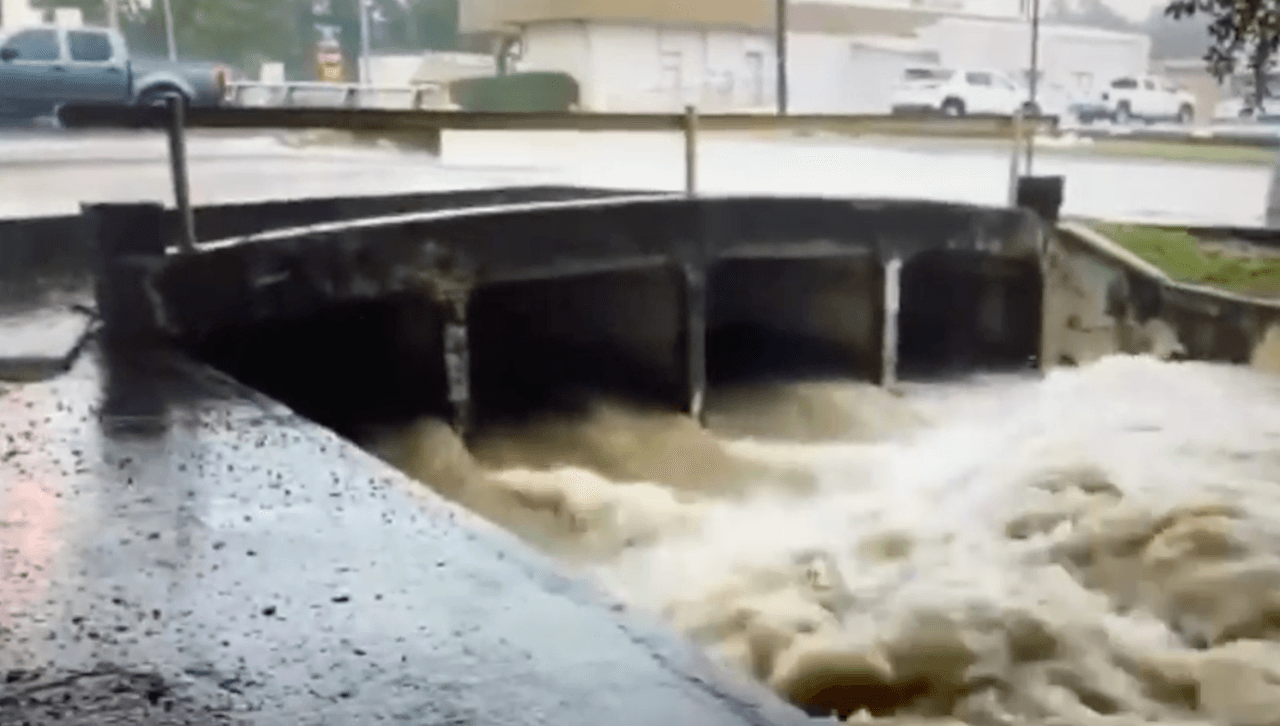 Se registraron inundaciones en carreteras del área de Denton, al norte de Texas.
<br>