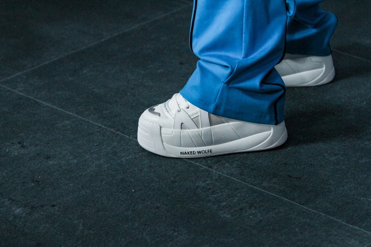 Detalle del vestuario de Cazzu.