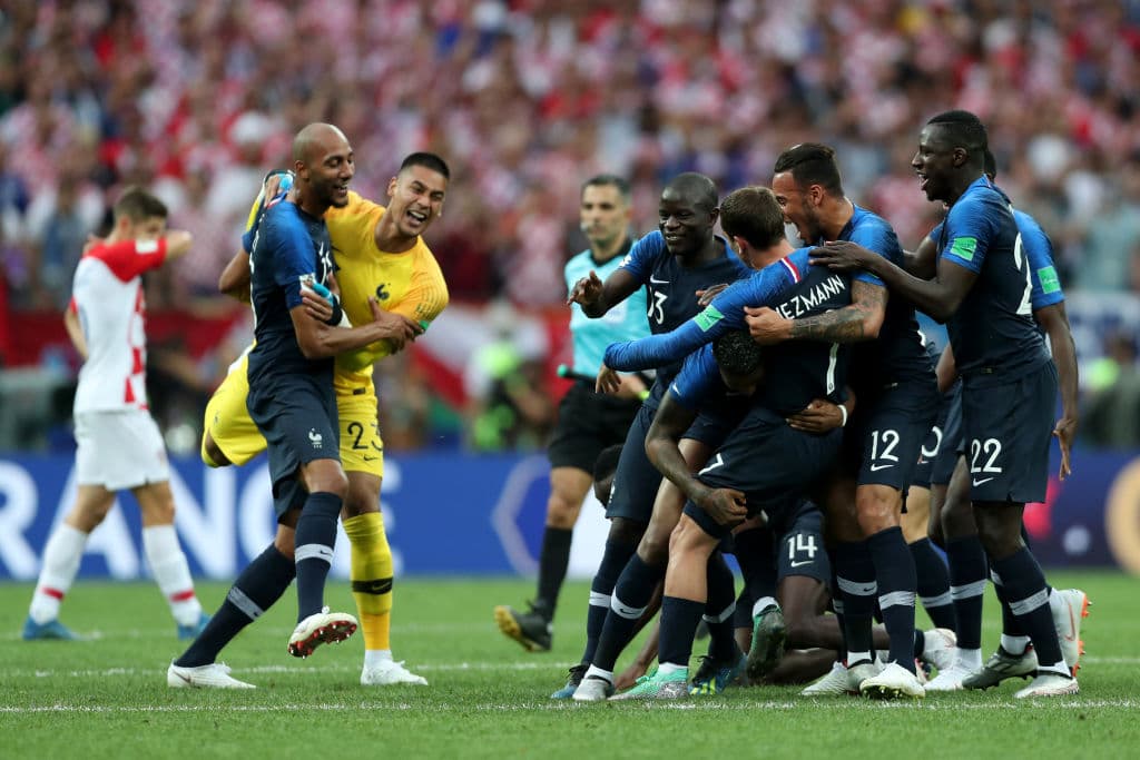 Los abrazos entre todos los integrantes del equipo fueron la constante.