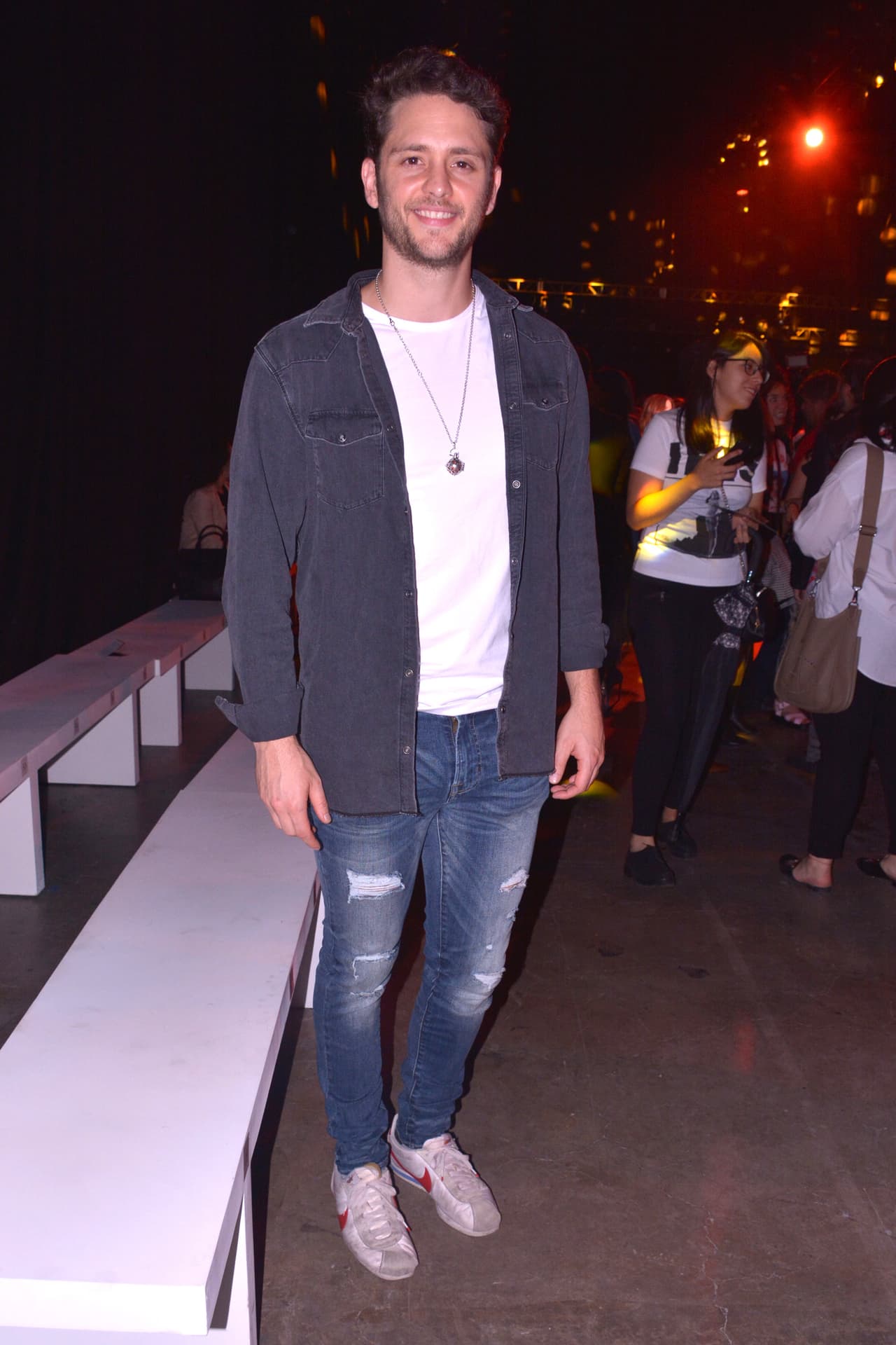 "Después de vivir algo tan grande como el fenómeno RBD, me
<b><a href="https://www.univision.com/famosos/a-sus-32-anos-un-actor-del-elenco-de-rebelde-asegura-que-ya-no-le-interesa-ser-famoso-fotos" target="_blank">tardé tres o cuatro años en otra vez volver a la vida</a></b> normal, de aterrizar después de tanto viaje, después de no ver a mi familia, después de tantos seguidores y locura por todo el mundo", compartió Uckermann.
<br>