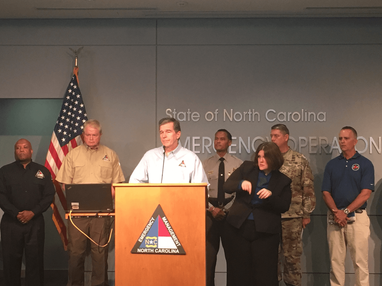 Gobernador Cooper urge a respetar orden de evacuación en caso de ser emitida en Carolina del Norte