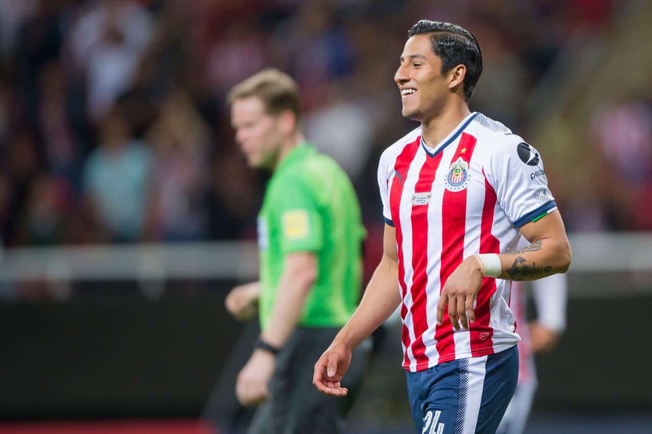 En la segunda mitad, Carlos Cisneros amplió la ventaja para las Chivas con un globito por encima del portero.