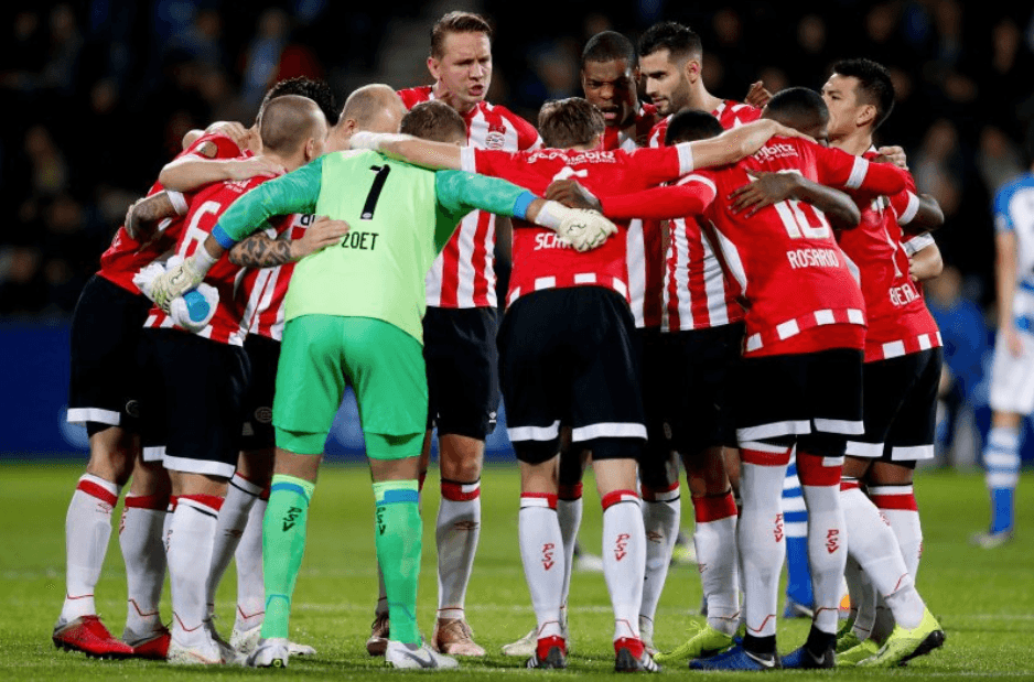 Con el equipo de Marc van Bommel fue titular Hirving Lozano, mientras que Erick Gutiérrez fue sulpente y no entró al campo.