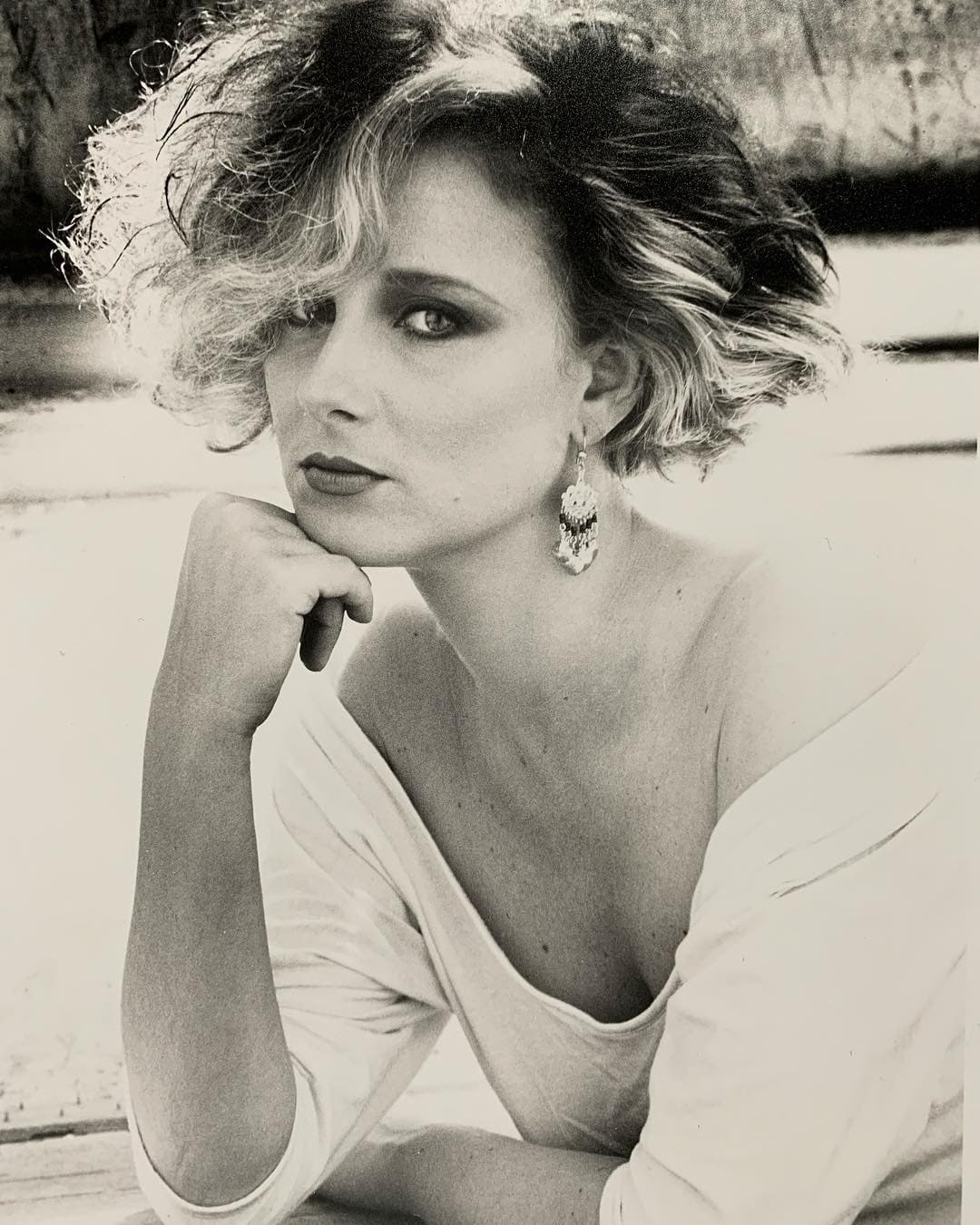 En esta instantánea el actor escribió: "La mujer perfecta. 'Quizás no sean las estrellas, sino más bien, aberturas en el cielo por donde el amor de nuestros fallecidos se derrama y brilla sobre nosotros para hacernos saber que son felices'. Te amamos".