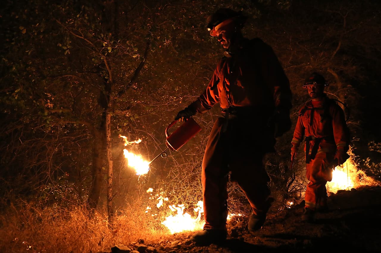 El Incendio
<b><a href="https://www.univision.com/los-angeles/kmex/noticias/incendios/incendio-al-norte-de-california-cobra-su-septima-victima-un-trabajador-de-una-empresa-del-sector-electrico">Carr, el que ha ocasionado más muertos</a></b> y arde en el condado de Shasta, ha quemado 167,113 acres.
