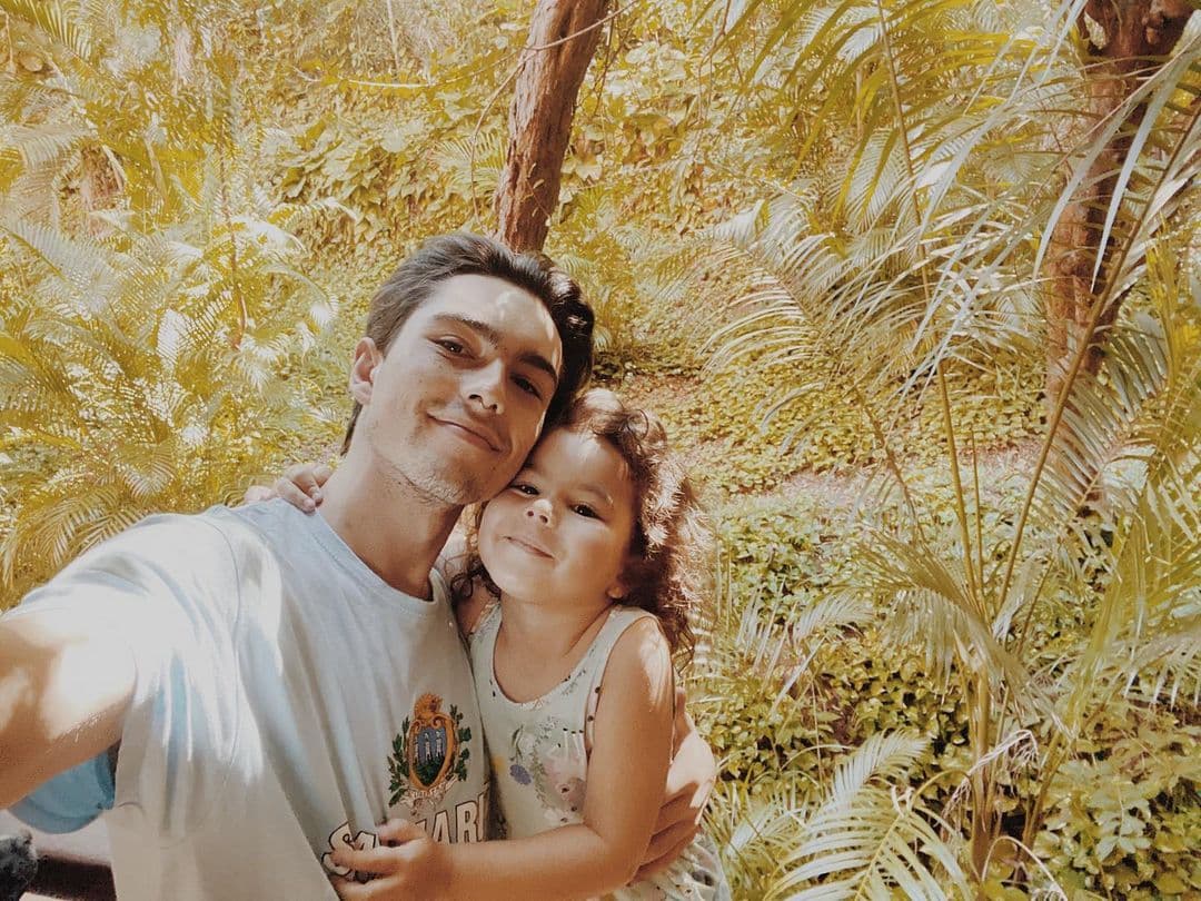 Ante su deseo de ser un padre presente en la vida de su primogénita, confesó que le llama todos los días pero "no siempre se la comunican".