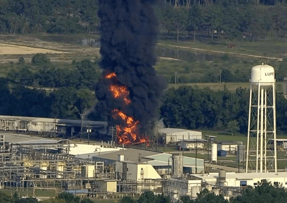 Se desata un incendio en la fábrica química afectada por Harvey cerca de Houston