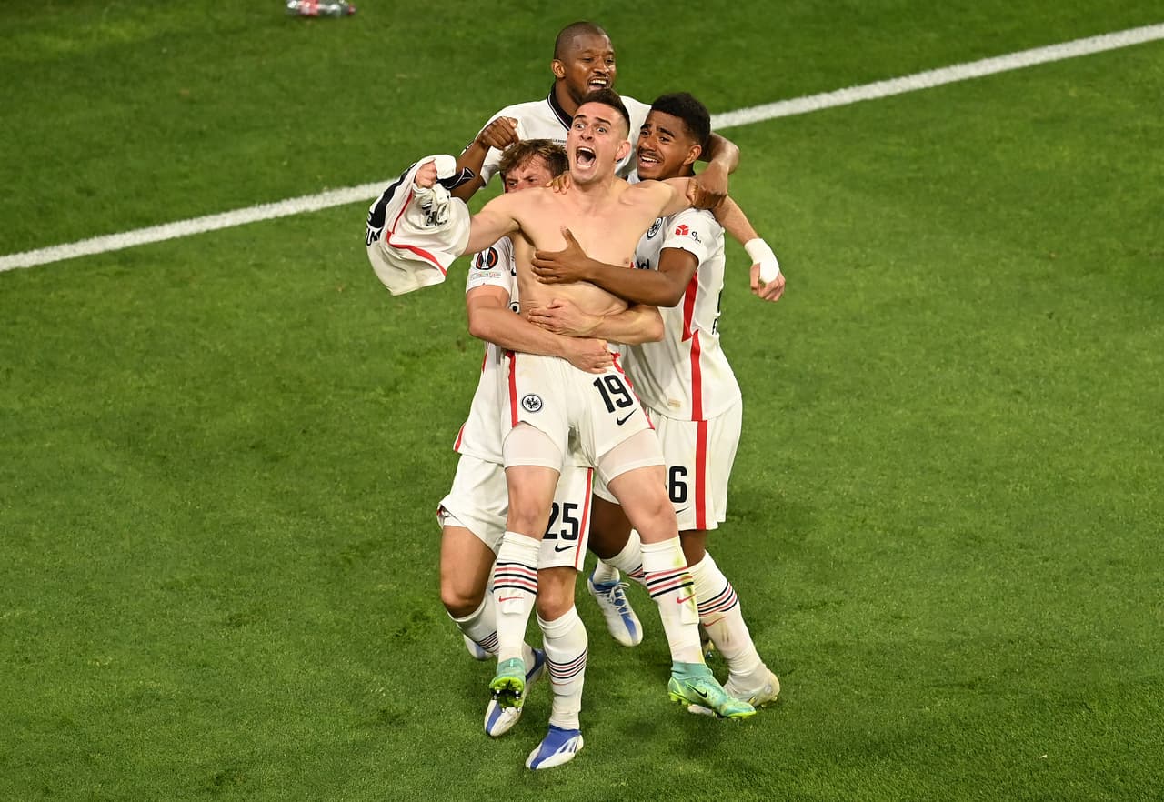 Eintracht Frankfurt ganó en la serie de penales el título de campeón de la Europa League sobre el Rangers tras quedar 1-1 en 120 minutos; tercer título UEFA y segunda de Europa League.