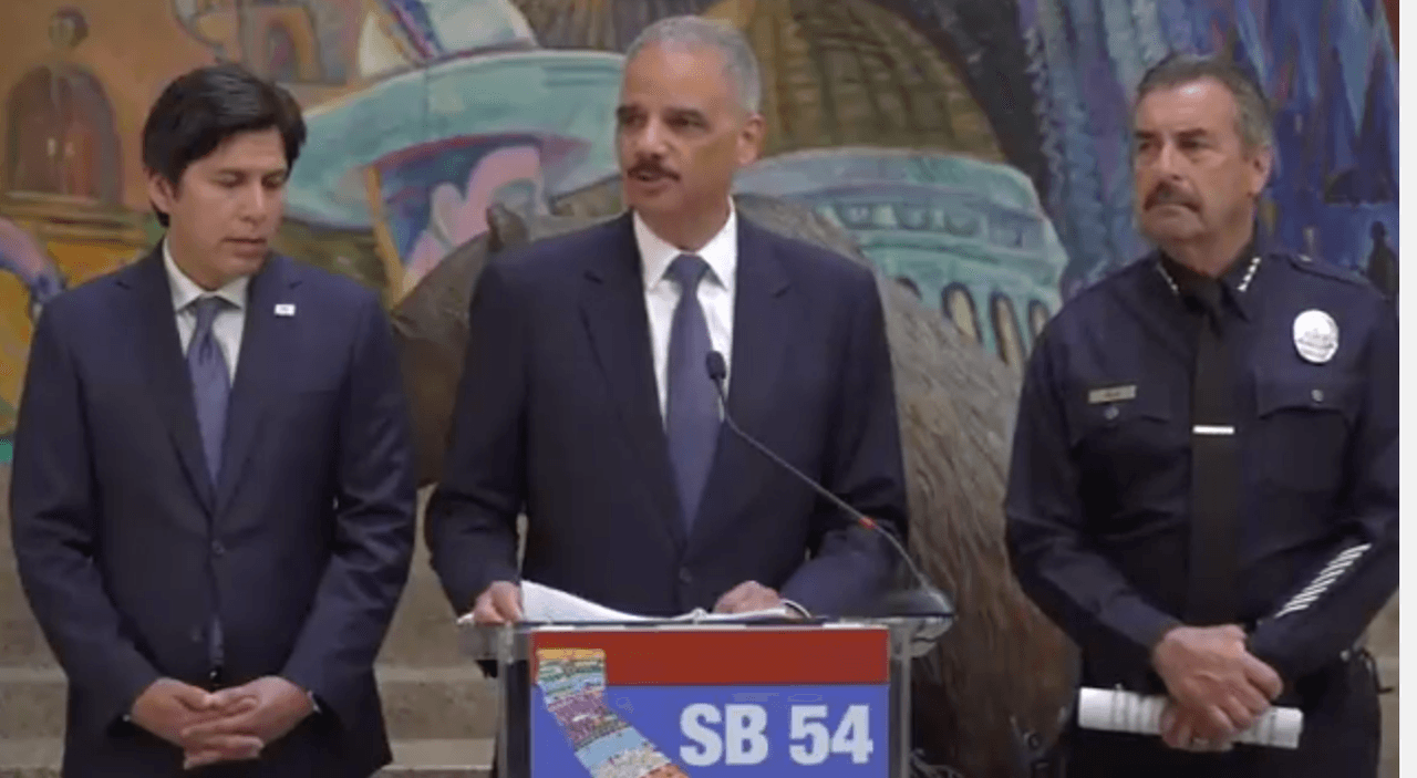 Autoridades de California se unen para respaldar la iniciativa de convertirse en el primer estado santuario