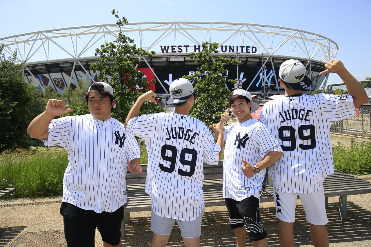Los fanáticos de Yankees y Red Sox acudieron masivamente para ver el juego de béisbol en Londres.