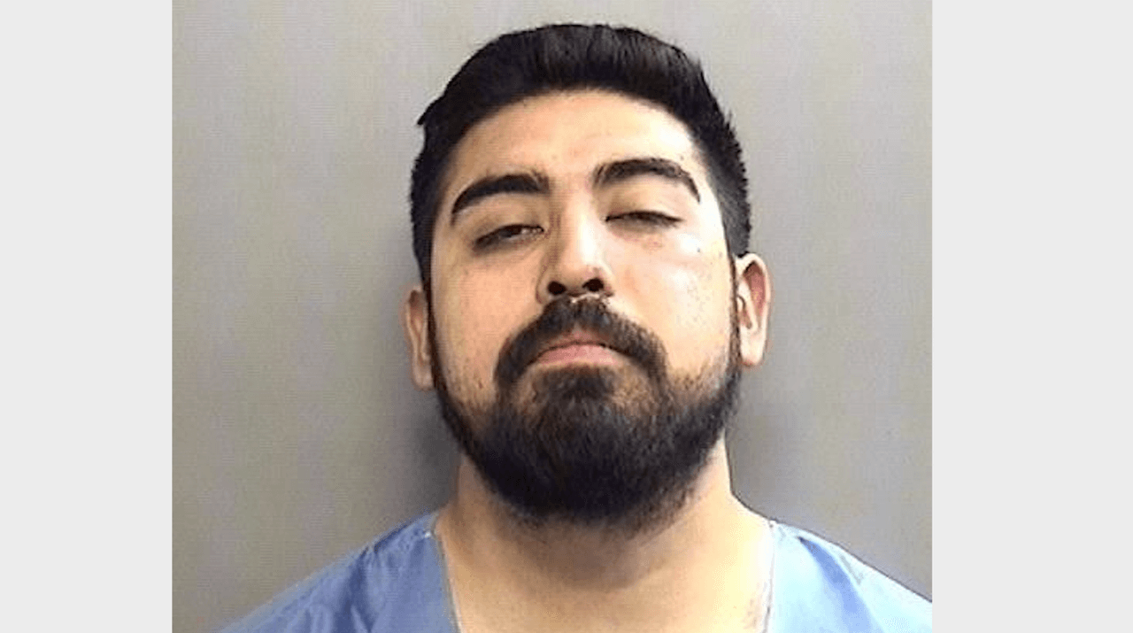 José Castro, de 29 años, de Farmers Branch, Texas se encuentra recluído bajo varios cargos graves.