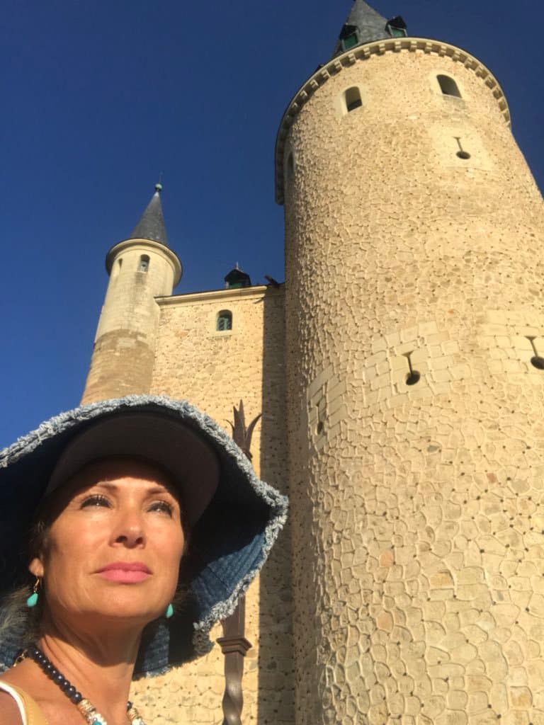 En agosto de 2019 la actriz compartió que tras el nacimiento de su primogénito vivió un
<b>proceso complicado</b> al enterarse que el menor tenía un trastorno genético que hasta ese momento ella desconocía en su totalidad.
<br>