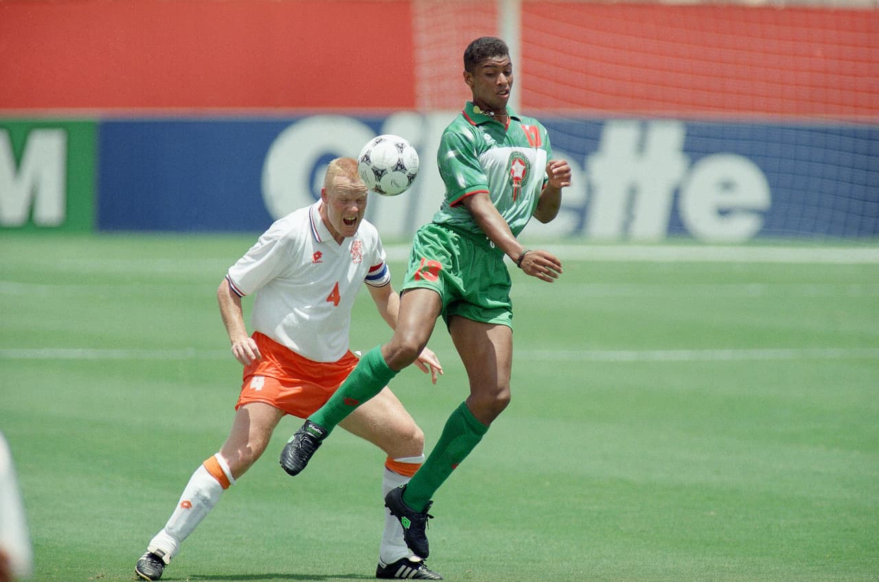 Como jugador de la escuadra blaugrana consiguió cuatro títulos de Liga, tres Supercopas y una Copa del Rey.