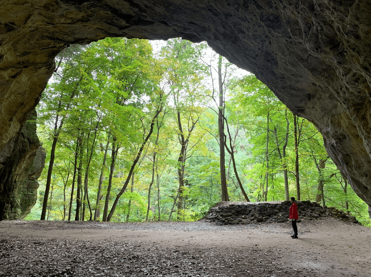 Muere un hombre después de haberse caído desde el precipicio de una estructura rocosa en el parque estatal Starved Rock