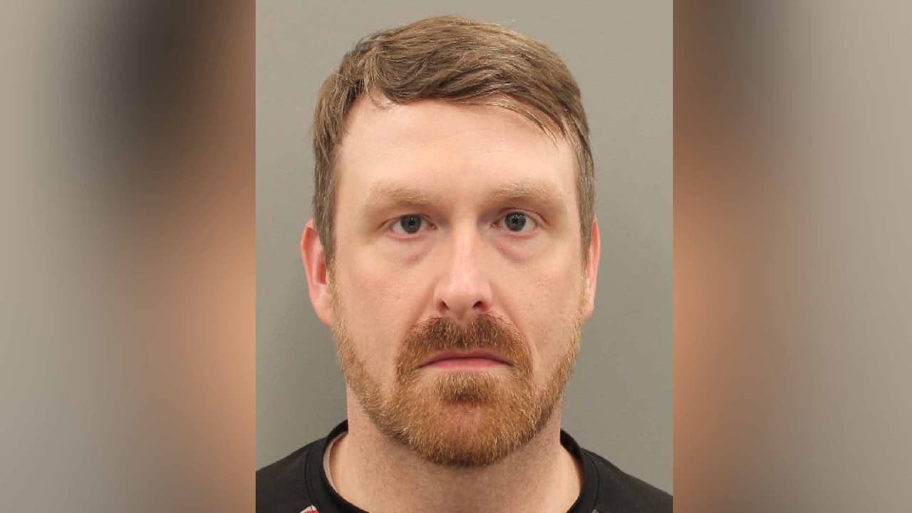 Patrick Ryan Craig, de 37 años, está registrado como agresor sexual. Es dueño de un restaurant en Spring, Texas. En 2005 fue sentenciado a pasar 8 años en la cárcel. Se le fijó una fianza de 100,000 dólares.