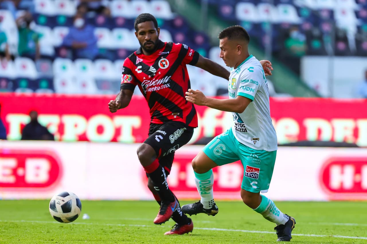 William Tesillo y Ángel Mena son los encargados de batir a Benny Díaz para darle la victoria a León 2-1 sobre Tijuana.