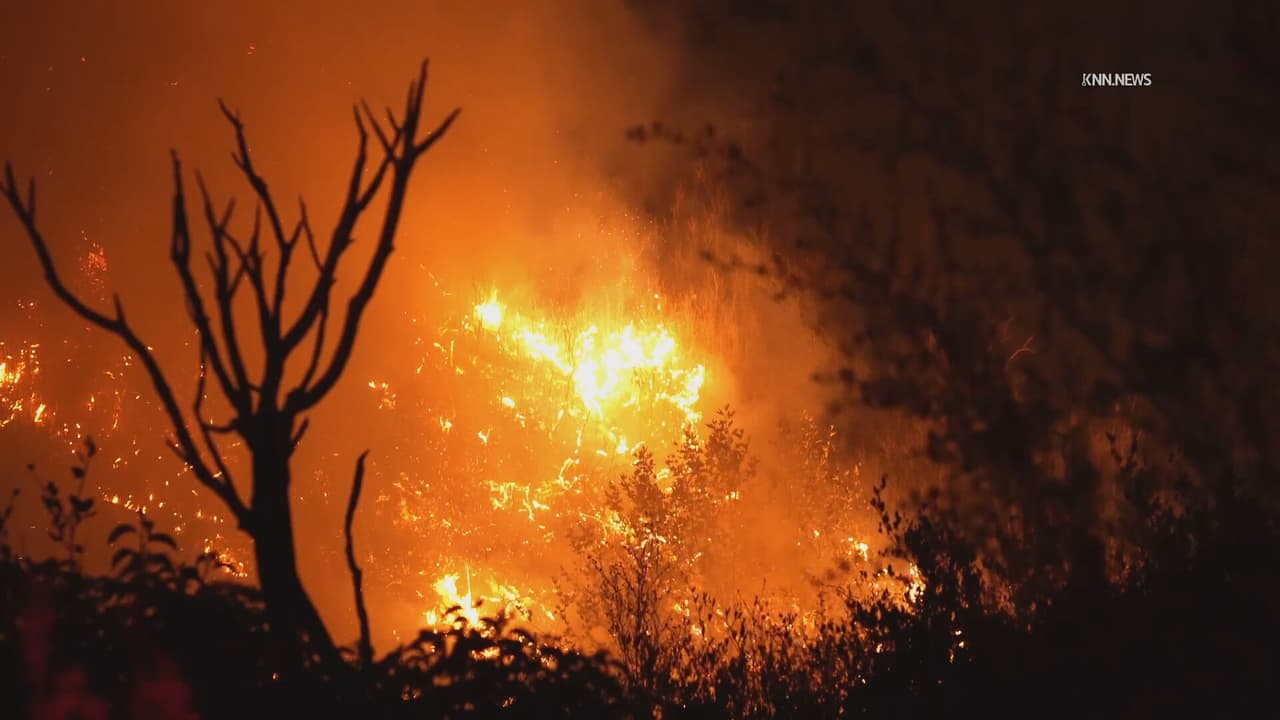 Incendio Bryson en Malibú: evacúan a un grupo de jóvenes y emiten órdenes de evacuación