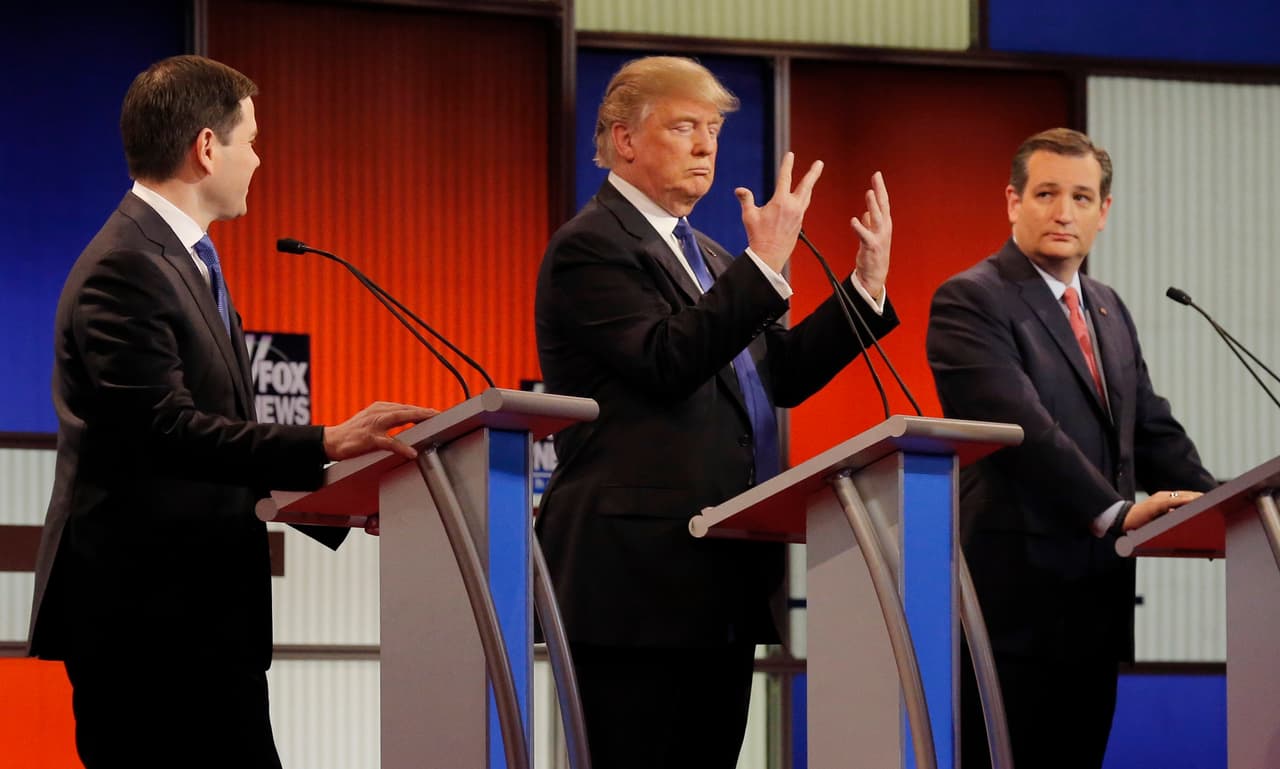 <b>El tamaño (de las manos) importa.</b> La estrategia combativa de Marco Rubio contra Donald Trump en el
<b><a href="http://www.univision.com/noticias/destino-2016/asi-fue-el-primer-debate-republicano-despues-del-supermartes">debate de Detroit, Michigan</a></b>, llevó a los precandidatos a una discusión cercana al absurdo: la talla de las manos del empresario. 3 de marzo de 2016.