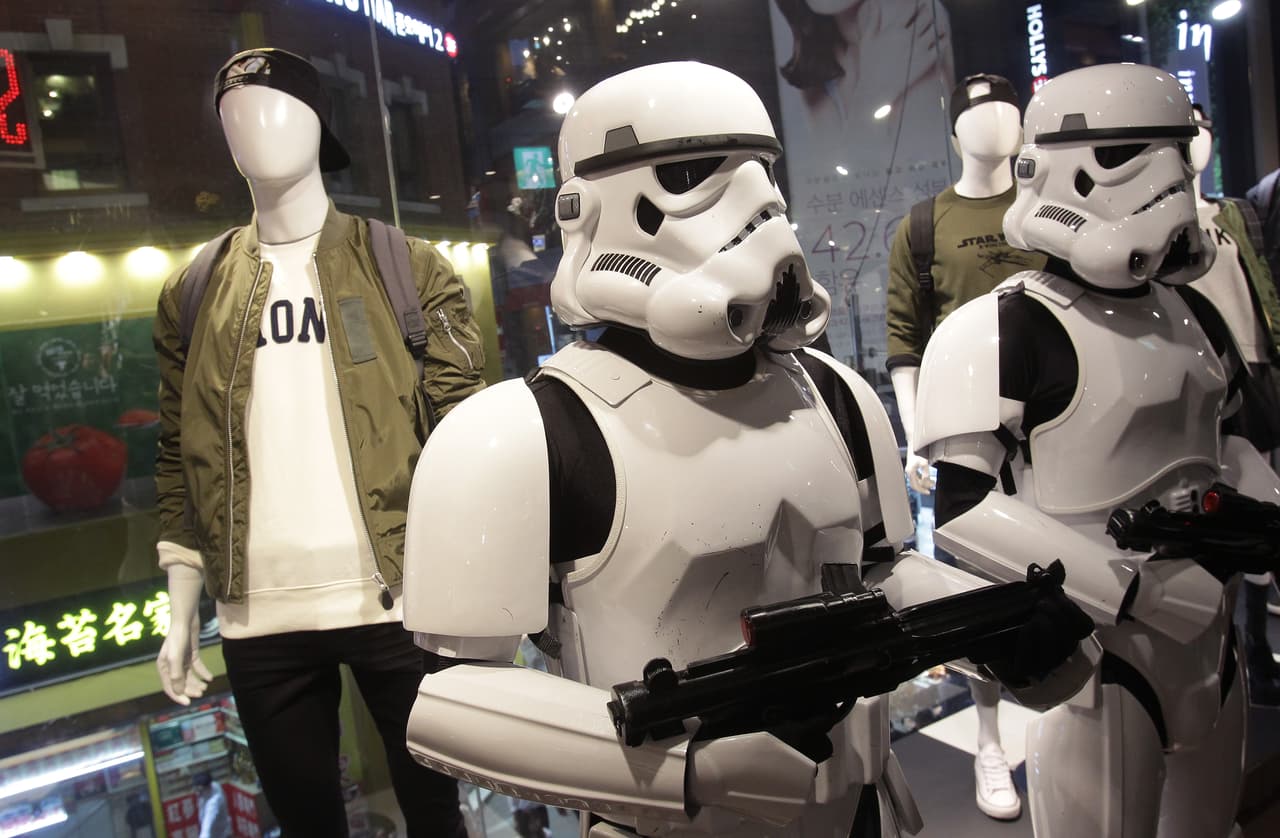 Stormtroopers recorrieron tiendas.